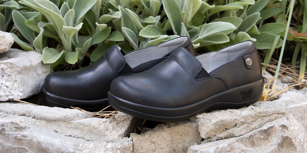 Keli featured in a Oiled Black leather upper on a career casual outsole. Keli-7582