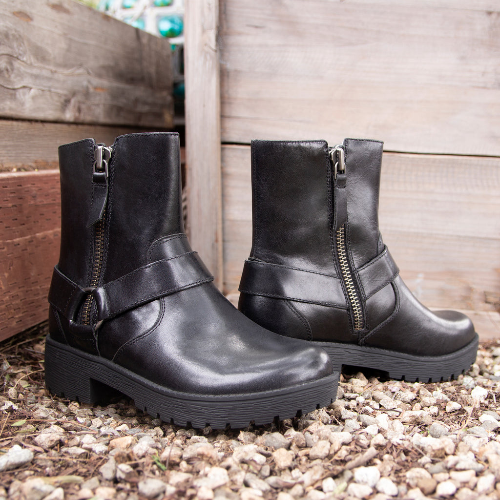 Charlette Crazyhorse Black boot with rugged lug inspired outsole- CHA-101CH_S1X