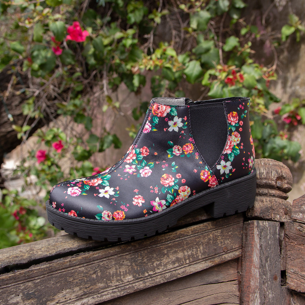 Shayne Blossom boot with rugged lug inspired outsole- SHA-911_S1X