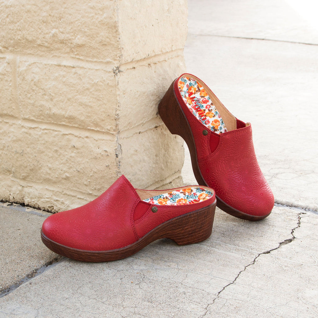 Serenity Roman Candle Coral clog on a wood look wedge outsole - SER-7530_S2