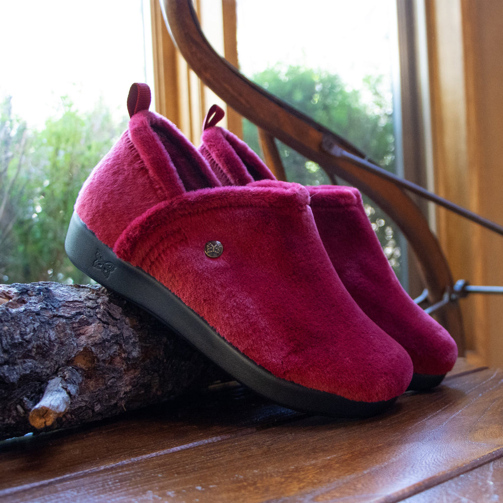 Cozee Fuzzy Wuzzy Wine slipper bootie with warm lining on a cozy comfort outsole  - COZ-7629_S2