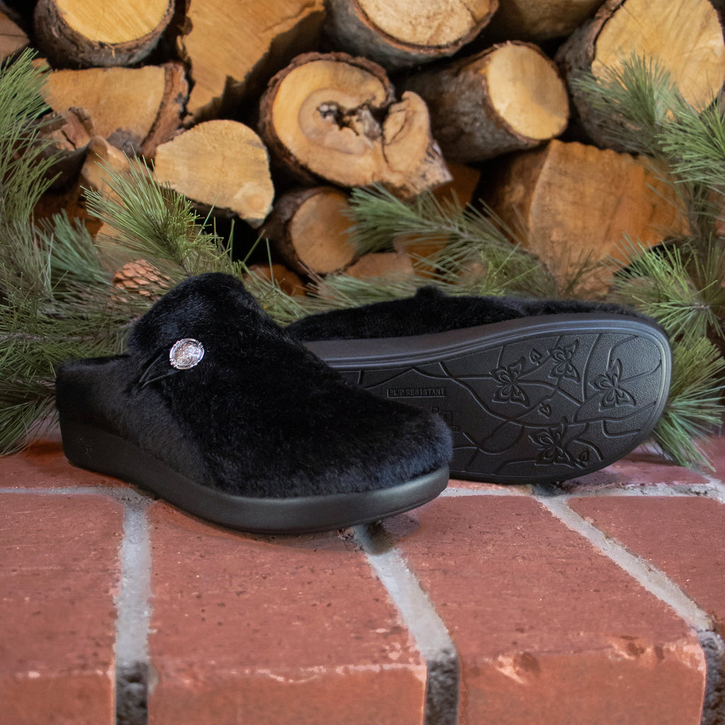 Loungeree Black slipper with button detail and elastic loop on a  cozy comfort outsole  - LOU-7635_S2