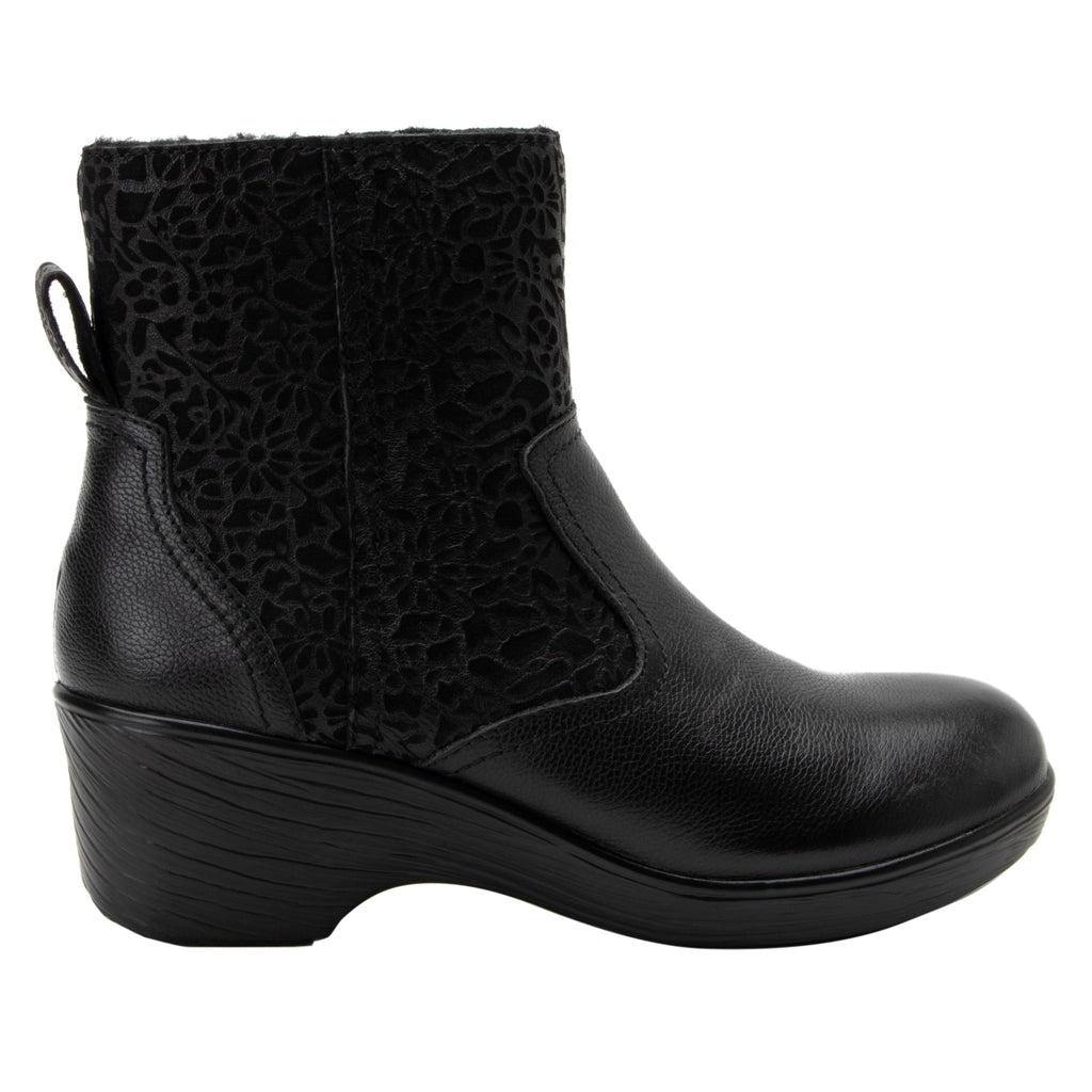 Scarlett Black Boot with a sherpa lining on a wood look wedge outsole - SCA-601_S3