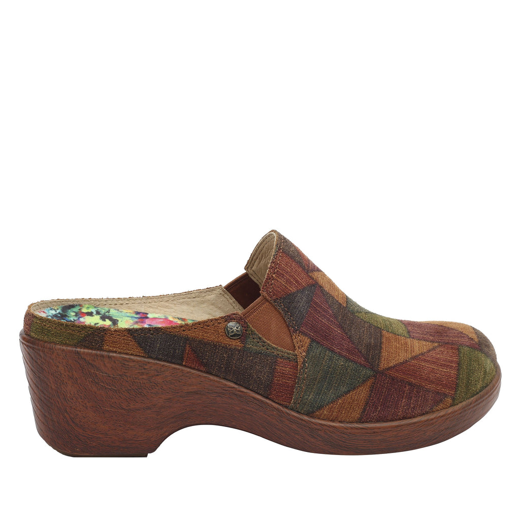 Sereniti Patchwork clog on a wood look wedge outsole - SER-7636_S3