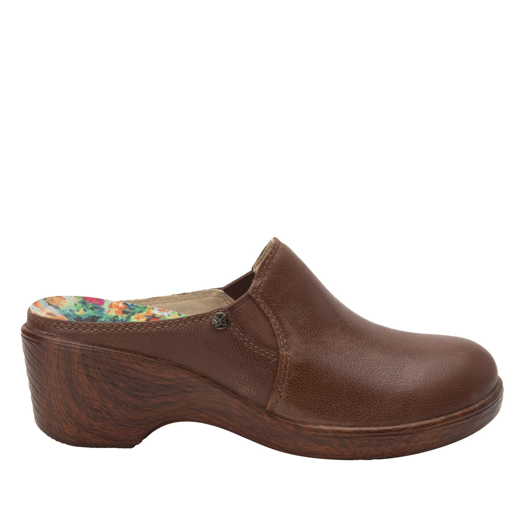 Serenity Aged Cognac clog on a wood look wedge outsole - SER-7739_S3