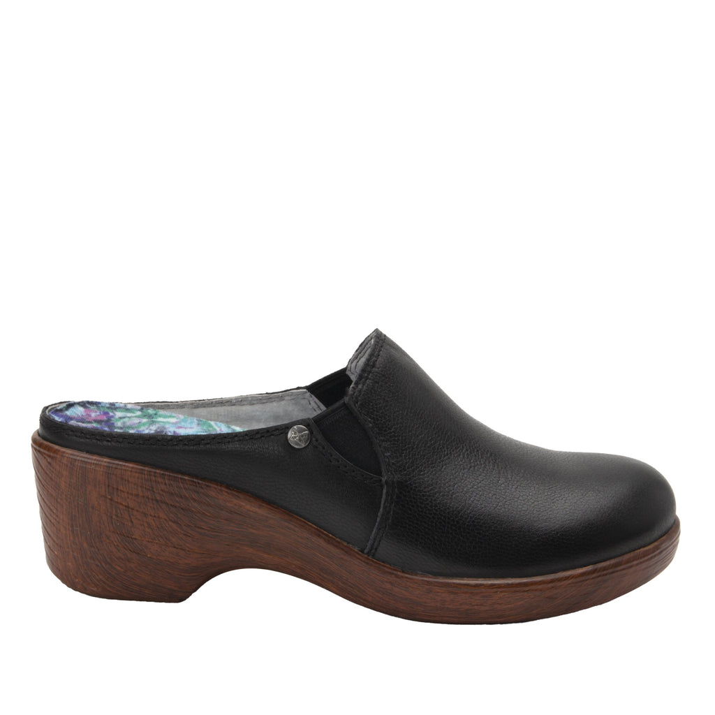 Serenity Obsidian clog on a wood look wedge outsole - SER-7741_S3