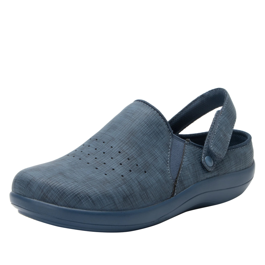 Skillz Etched Skies sport rocker a convertible slingback clog with a lightweight responsive outsole. SKI-7473_S1