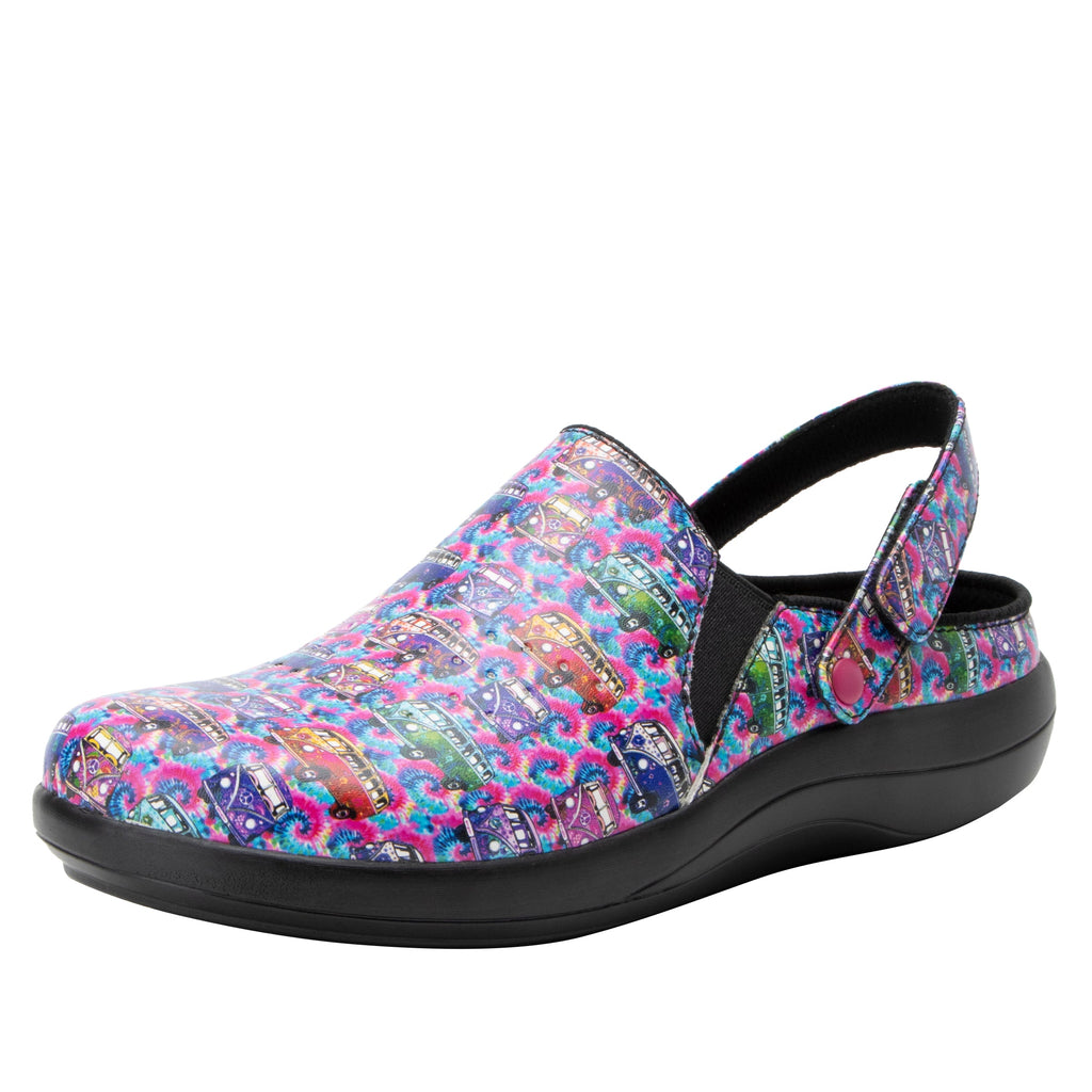 Skillz Trippy Bus sport rocker a convertible slingback clog with a lightweight responsive outsole. SKI-7601_S1