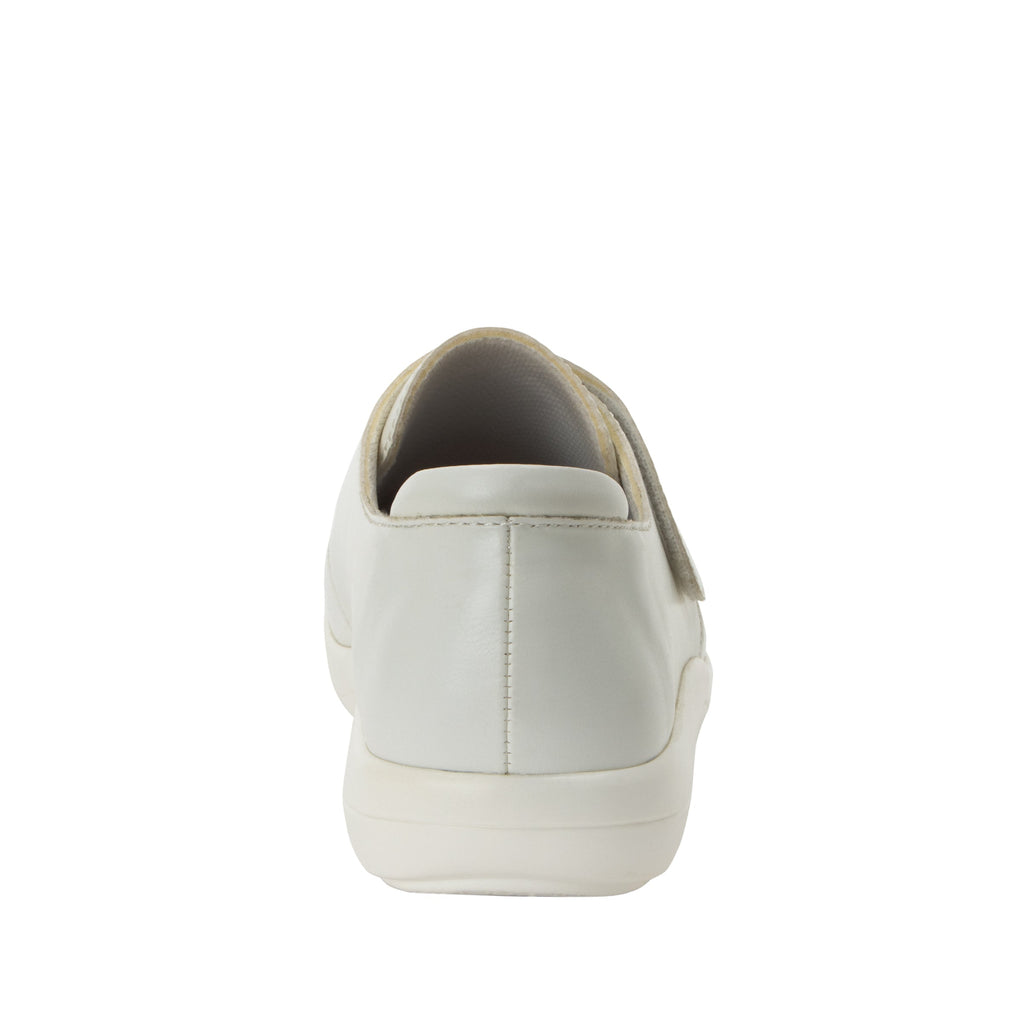 Spright True White sport rocker shoe with a vegan upper and lightweight responsive outsole. SPR-7472_S3