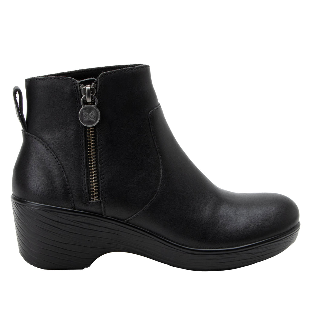 Serina Black Boot with an outside zipper on a wood look wedge outsole - SRI-601_S3