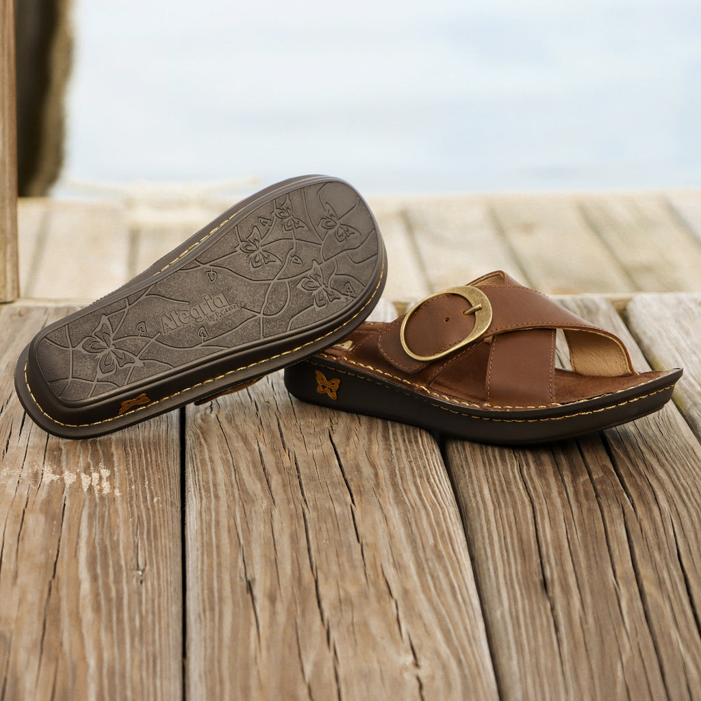 Vanya Oiled Brown slide sandal with cross straps and buckle on a mini outsole - VYA-7412_S2
