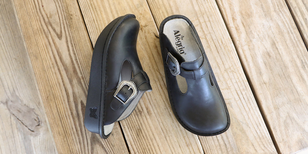 Classic Oiled Black clog on classic rocker outsole with patented signature footbed design for superior arch support and comfort.
