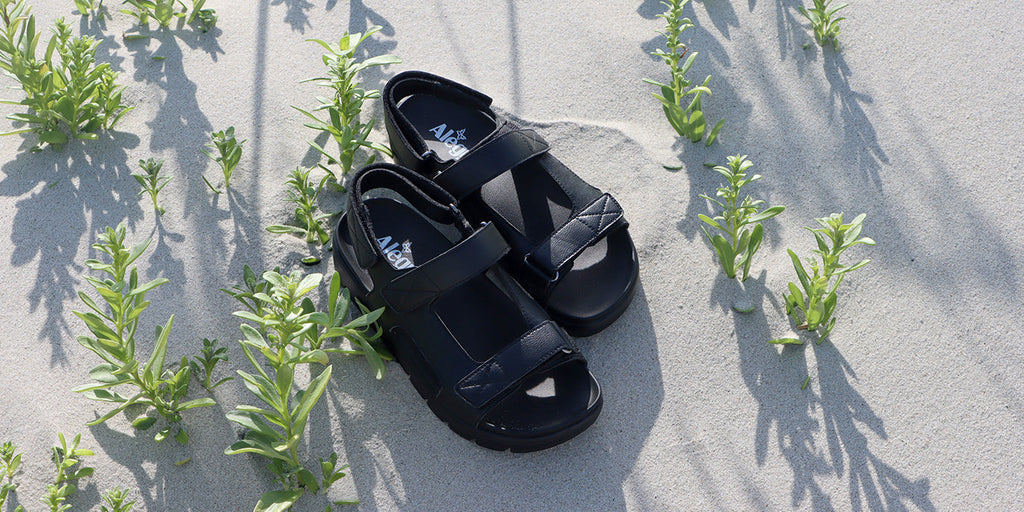 The Henlee sport sandal is here to stay!  With three points of adjustability, easy care vegan leather and mesh lining. HLE-7438 BLACK 