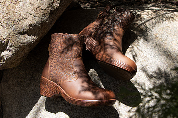 Scarlett Tawny boot featherweight wood look wedge outsole with pull tab for easy pull on and off. SCA-644