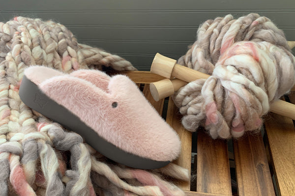 Leisurelee 2 Pink vegan shearling slipper on a cozy comfort outsole. LE2-7819