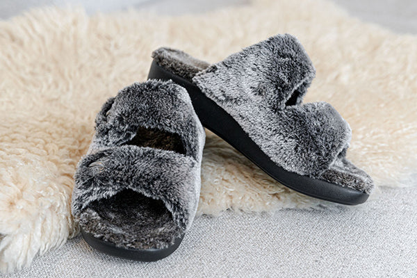 Chillery Pewter sherpa upper and lining with two adjustable straps with hardware on a cozy comfort outsole. CHI-7628