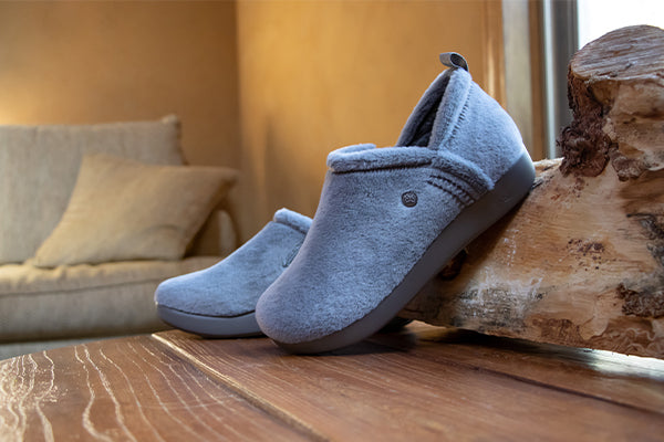 Cozee Fuzzy Wuzzy grey bootie slipper surrounds the foot in luxury and warmth. Featured in a soft plush upper. ALG-COZ-7630