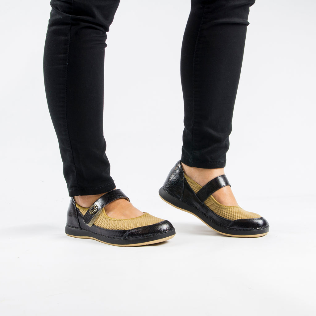 Gem Tile Me More Black mary jane with Dream Fit®neopren uppers for maximum breathability. GEM-765