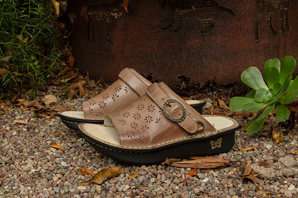 Klover Cognac sling-back sandal on classic rocker outsole with patented footbed design.