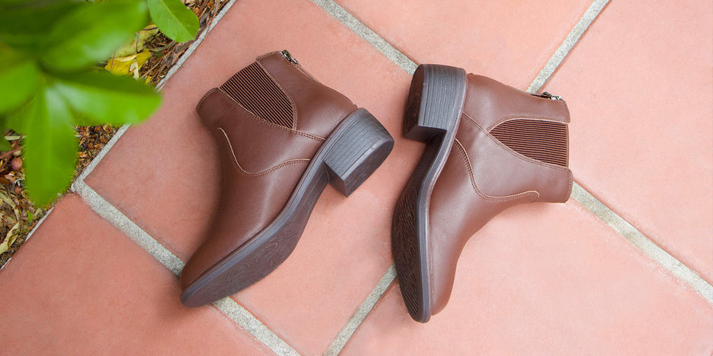 meadow chocolate boot with Signature Arch™ footbed.