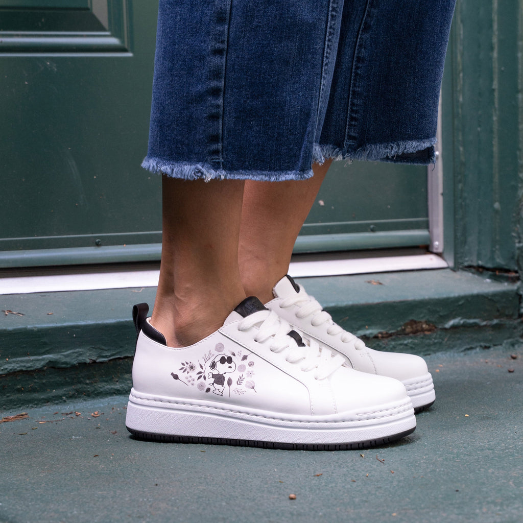 Adysen In Flowers Black/White Shoe | Alegria Shoes