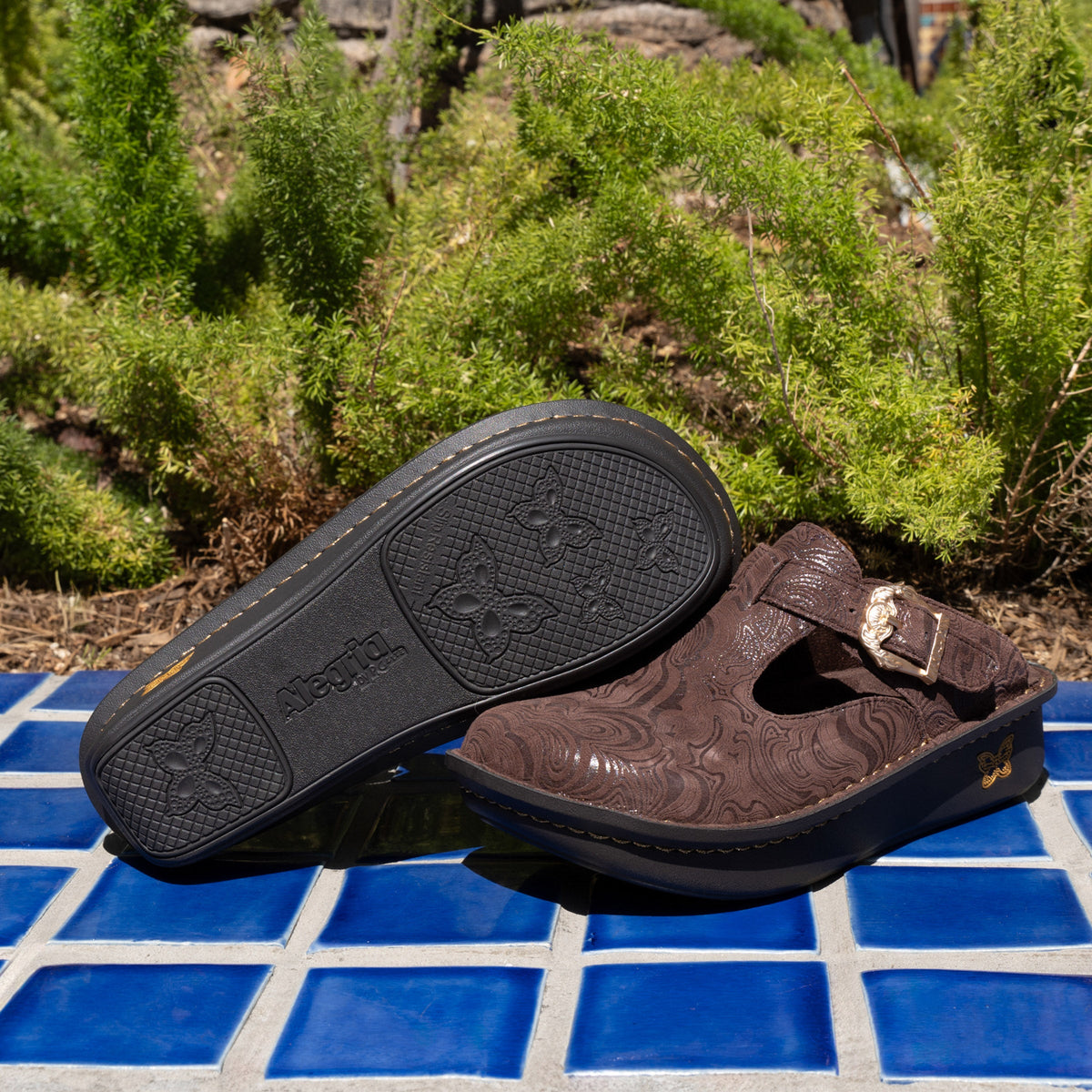 Classic Swirling Brown Shoe | Alegria Shoes