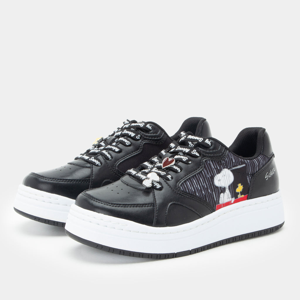 Alyster Happy to Help Three-quarter view of a black and white lace-up shoe featuring Peanuts®  characters in rain on a Sportform outsole.