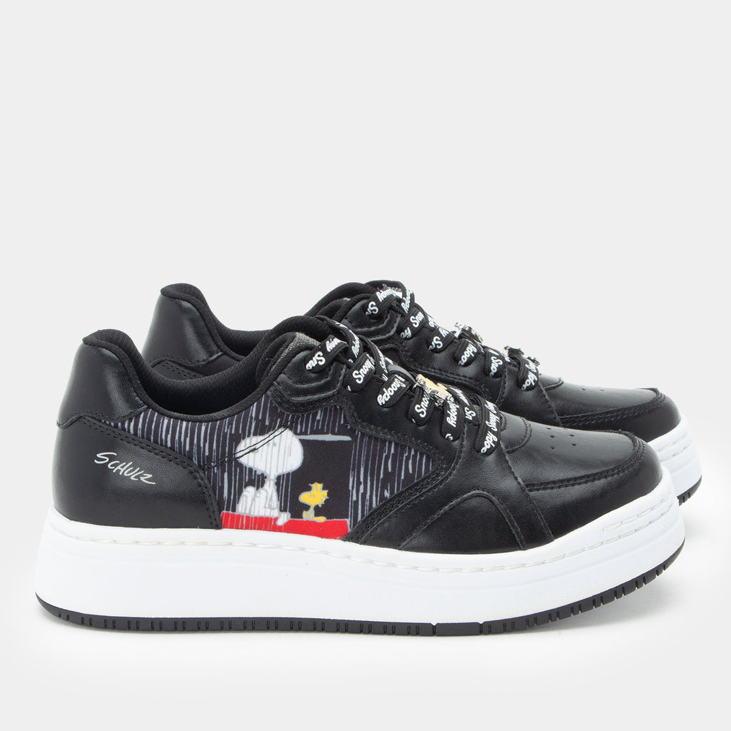 Alyster Happy to Help Side view of a black and white lace-up shoe featuring Peanuts®  characters in rain on a Sportform outsole- showing character helping shield another from the rain.