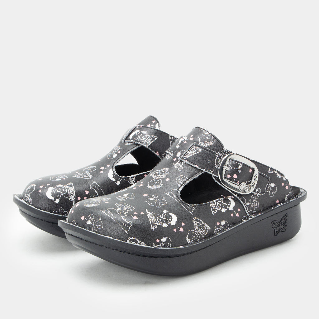 Classic Black Snuggles Three-quarter view of a Black clog featuring Peanuts® character doodle on a Classic rocker outsole.