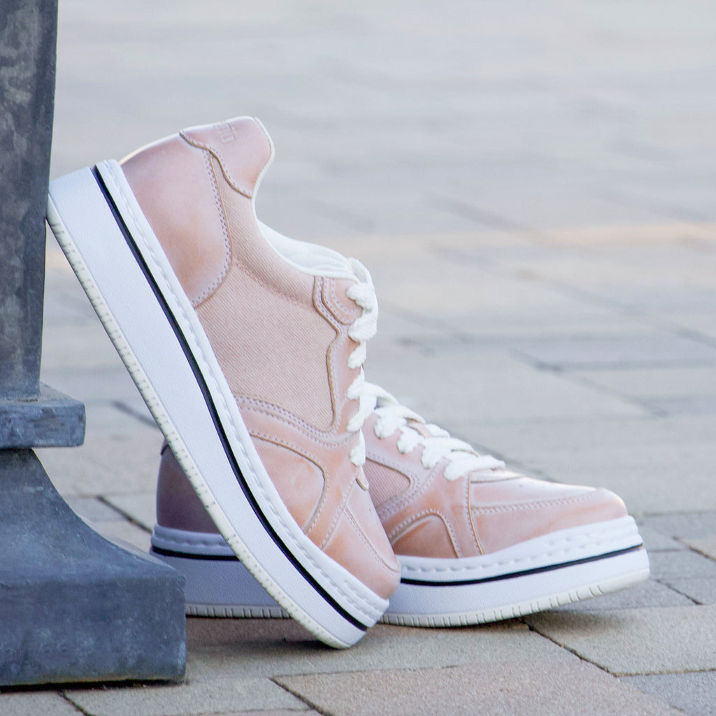 Alyster Blush shoe on a Sportform outsole| Fashion lace up shoe with a pink leather and canvas upper.