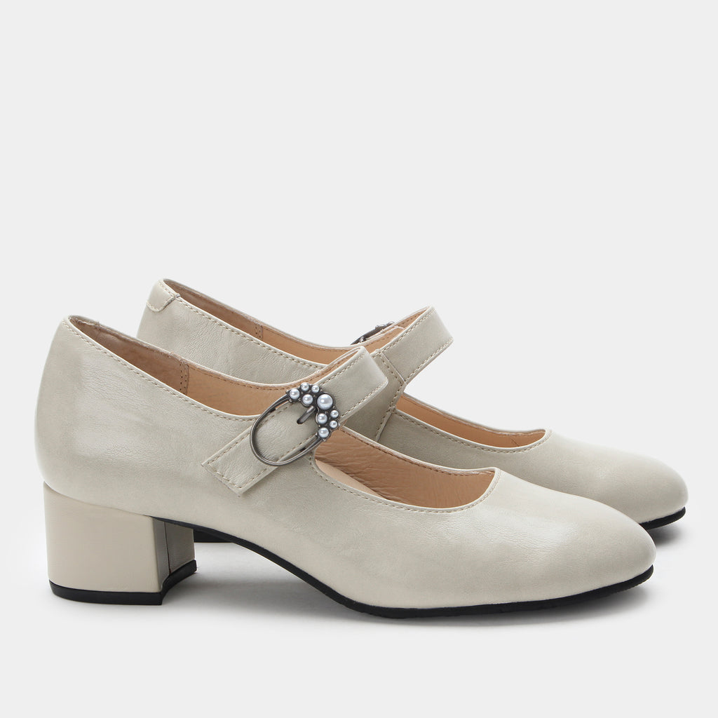 Ameliah Ivory Shoe | Alegria Shoes