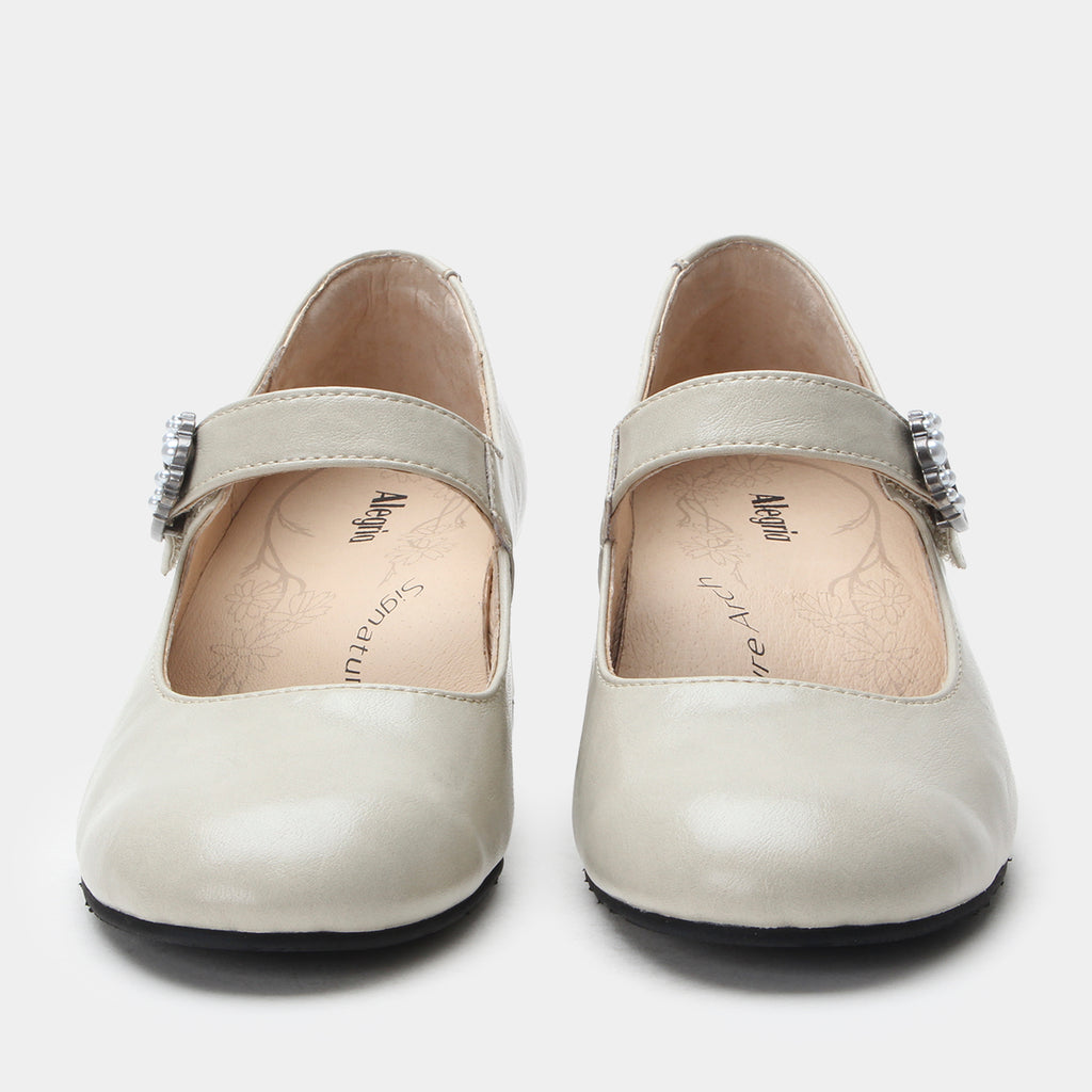 Ameliah Ivory Shoe | Alegria Shoes