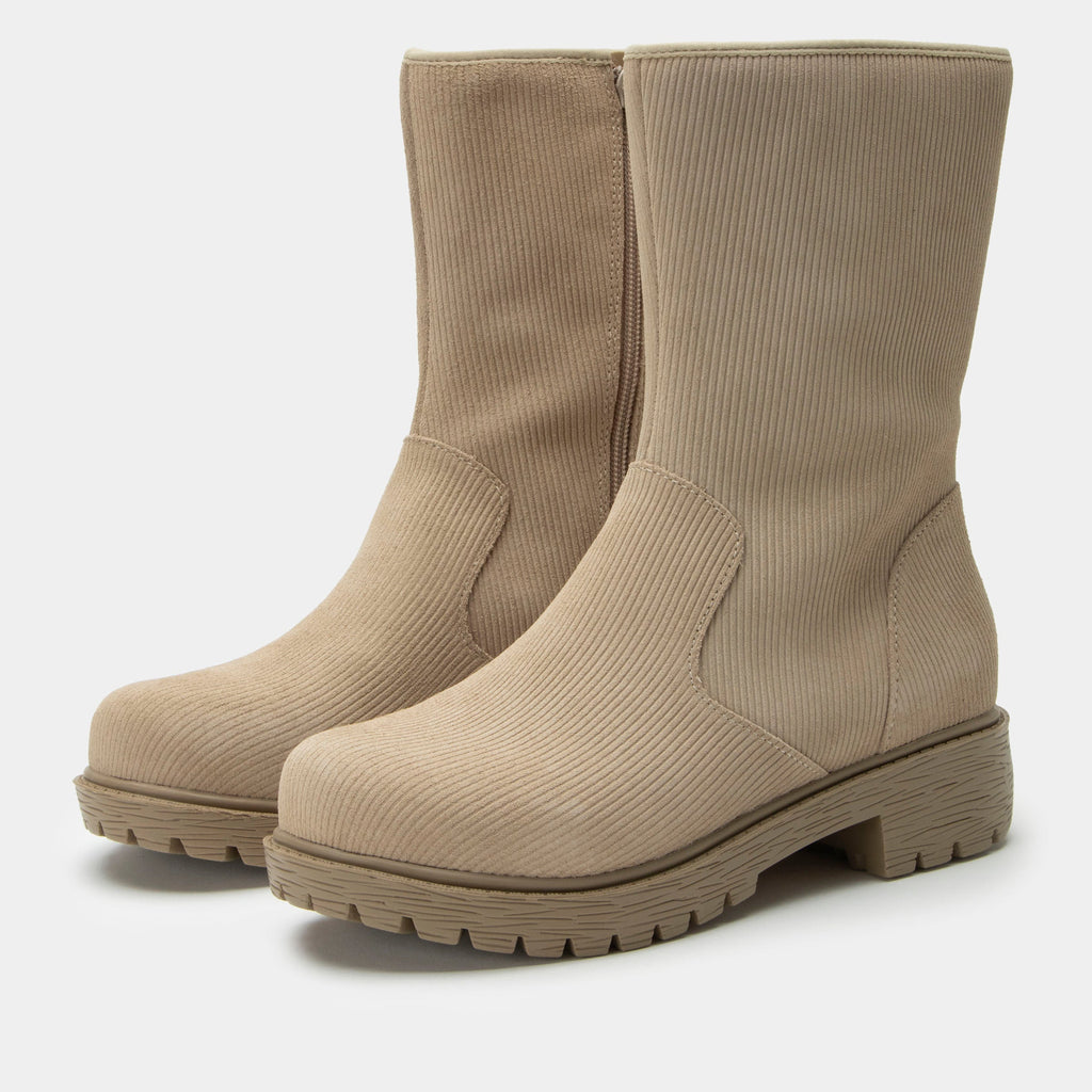 Chalet Cream Dream Boot on a Luxe lug outsole | Tan ribbed calf boot with a nubuck leather upper.