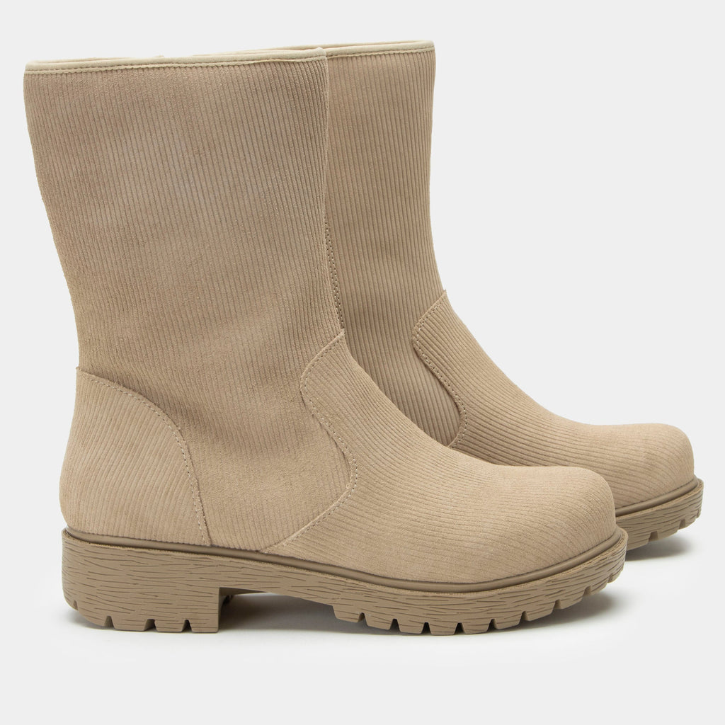 Chalet Cream Dream Boot on a Luxe lug outsole | Tan ribbed calf boot with a nubuck leather upper.