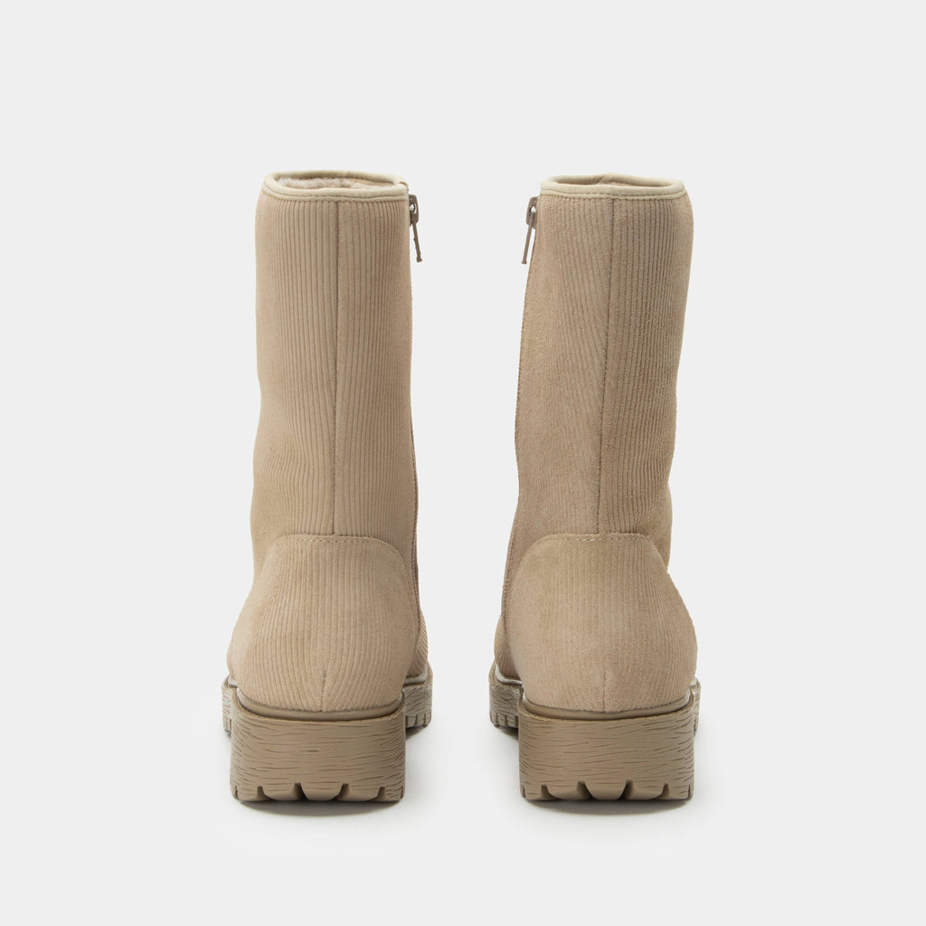 Chalet Cream Dream Boot on a Luxe lug outsole | Tan ribbed calf boot with a nubuck leather upper.