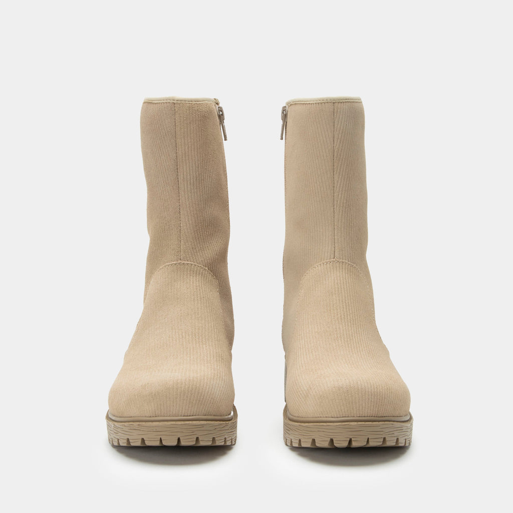 Chalet Cream Dream Boot on a Luxe lug outsole | Tan ribbed calf boot with a nubuck leather upper.