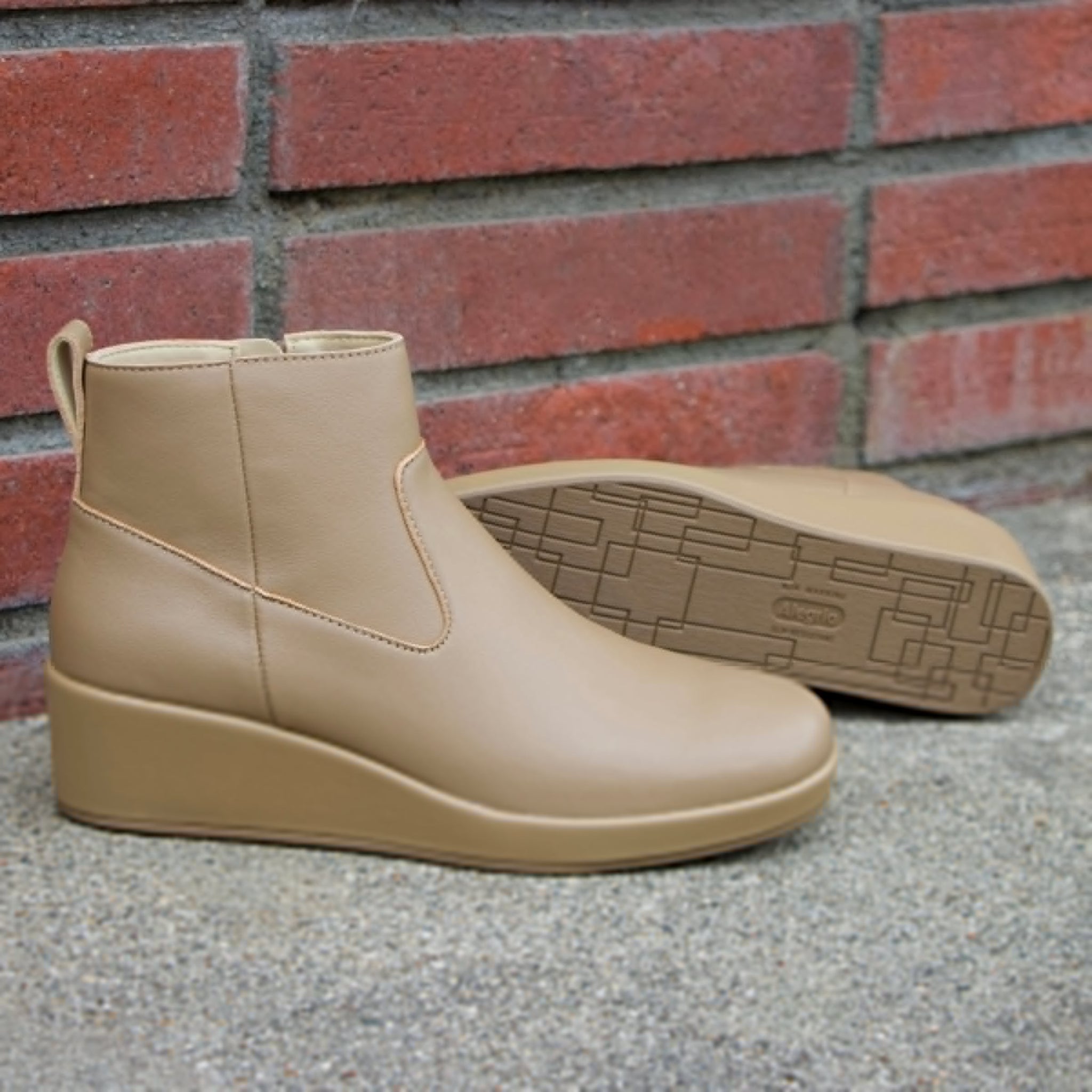 Hadi Beige Boot - Alegria Shoes