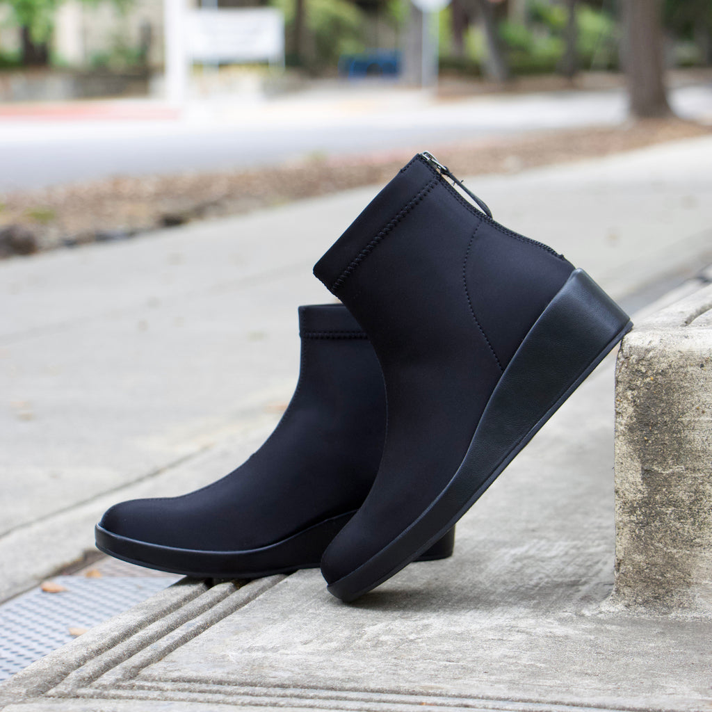 Harmoni Black Boot on a Trimform wedge outsole | Black Dream Fit ankle bootie on a wedge heel.
