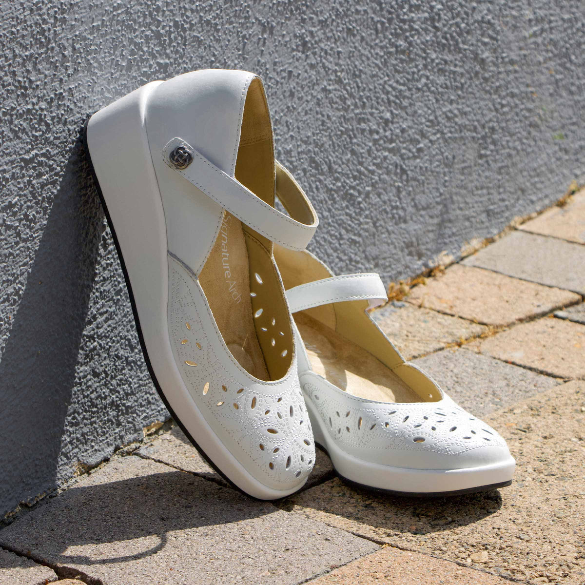 Hayes White Breeze Shoe | Alegria Shoes