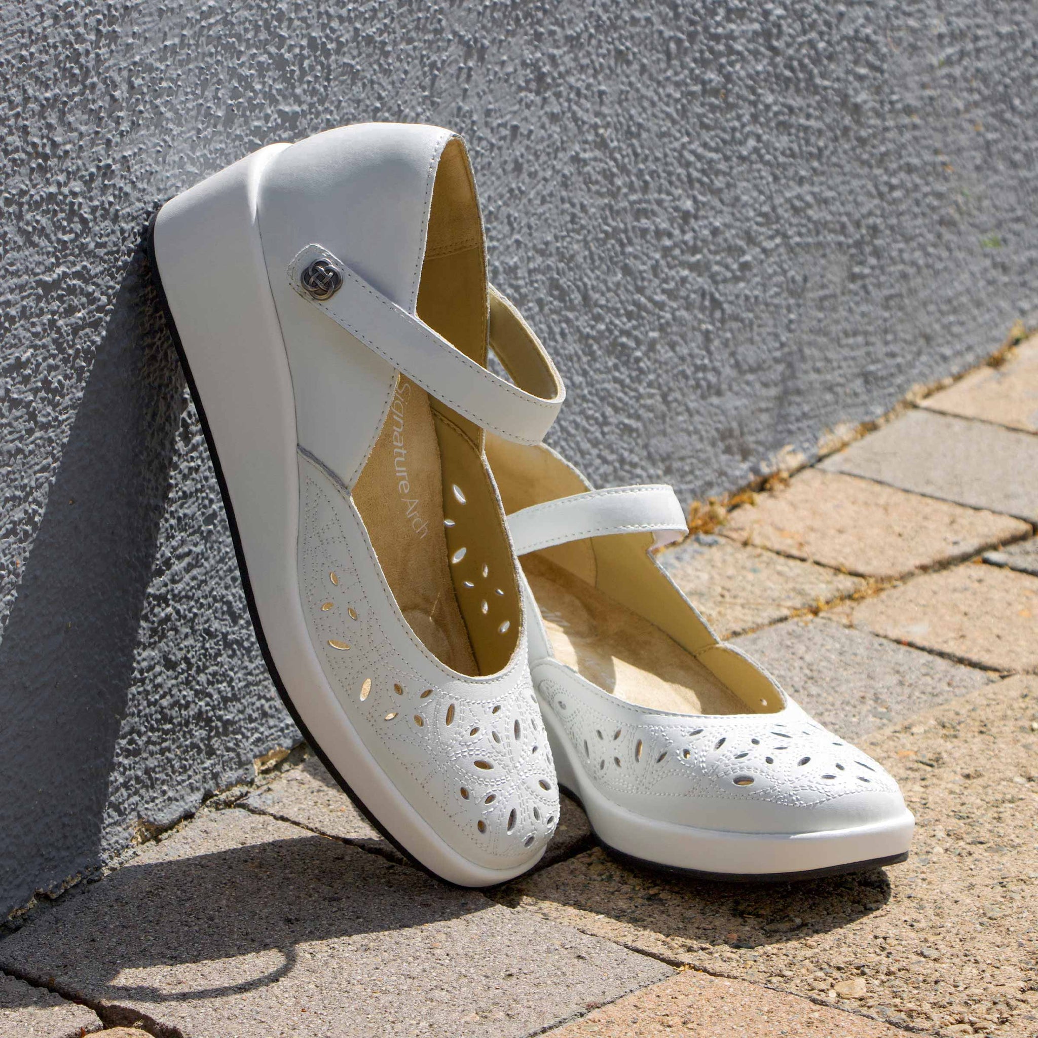 Hayes White Breeze Shoe - Alegria Shoes