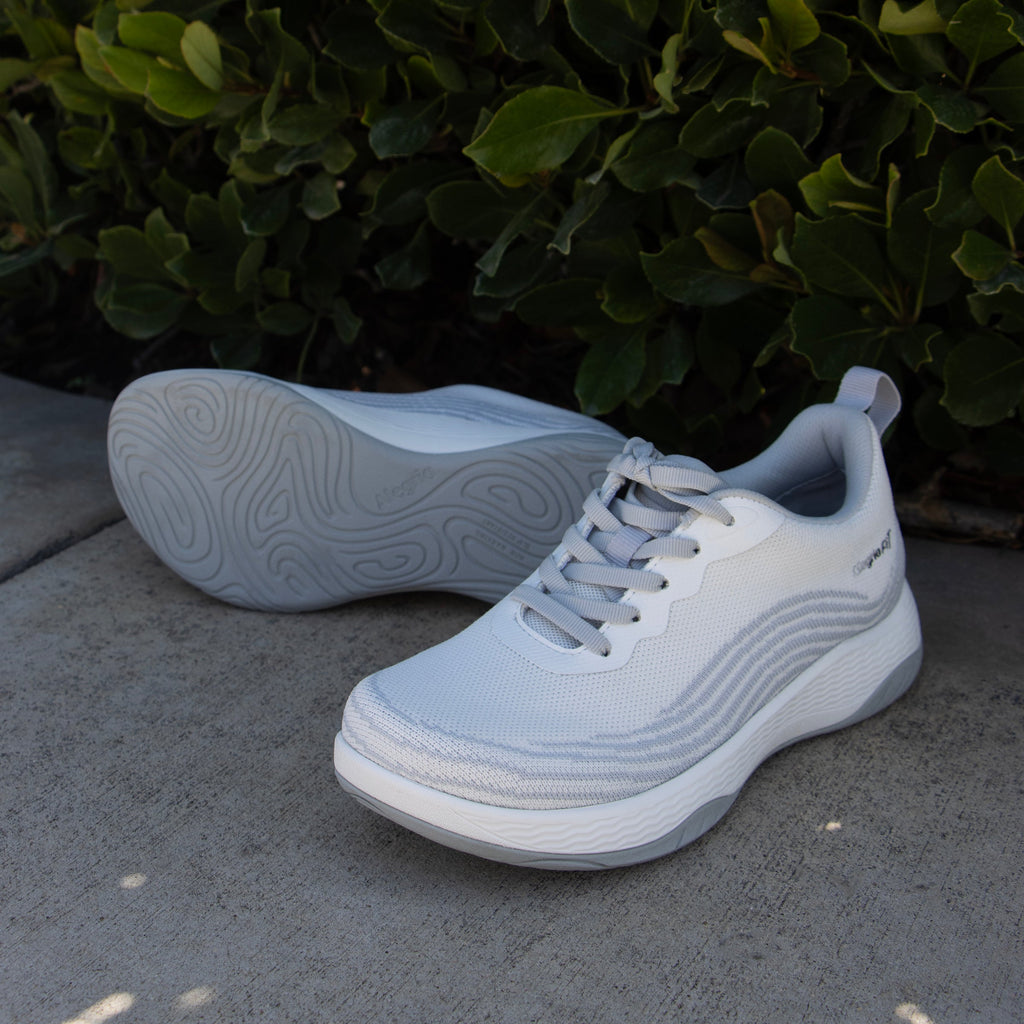 In8 White Shoe | Alegria Shoes