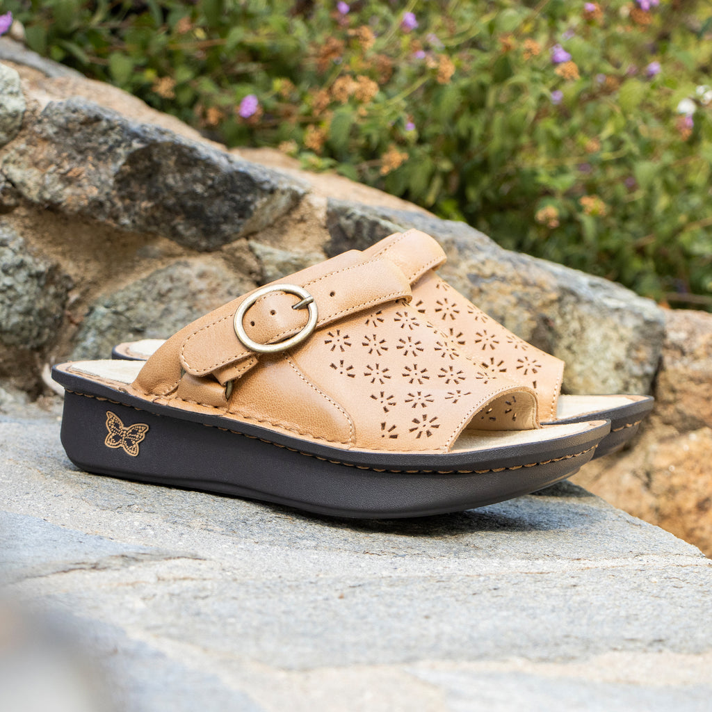 Klover Fawn Sandal | Alegria Shoes