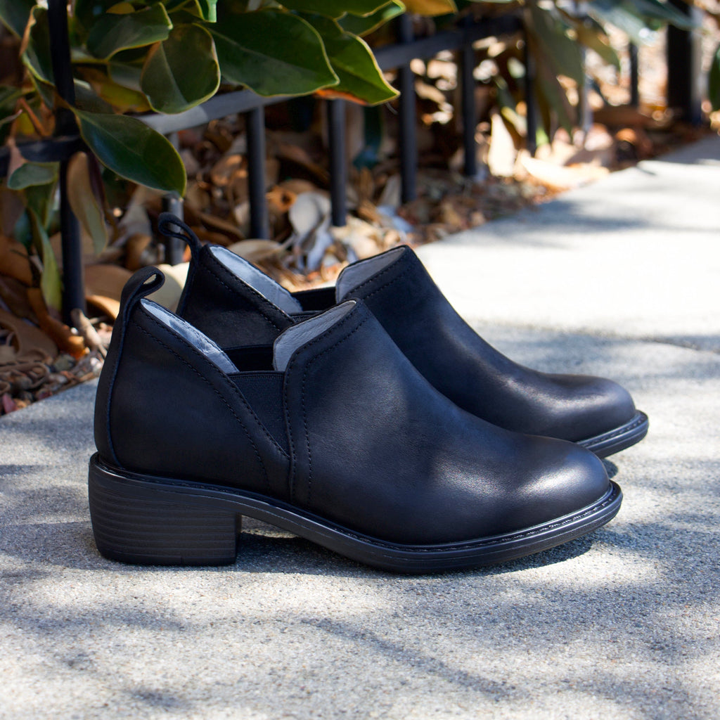 Merle Black Burnish Boot | Alegria Shoes