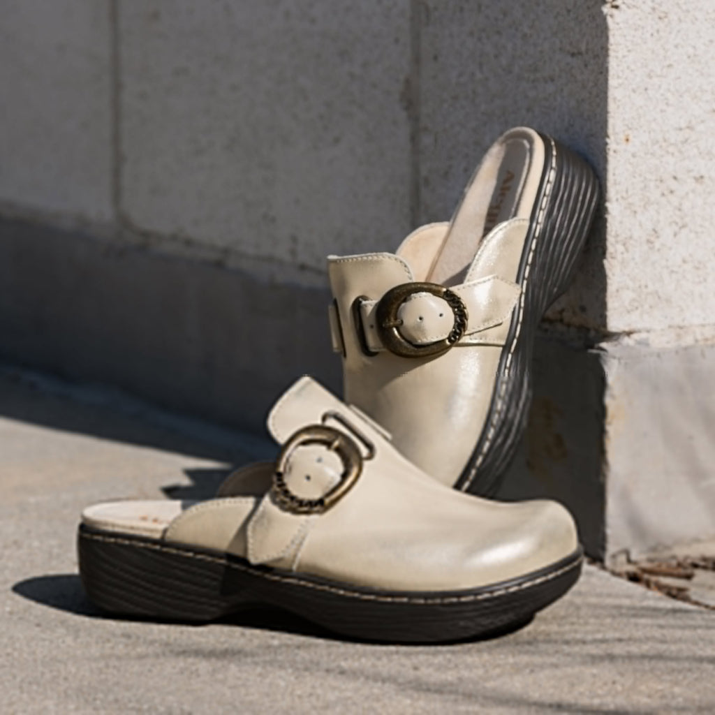 Osmosis Gold Cream Shoe | Alegria Shoes