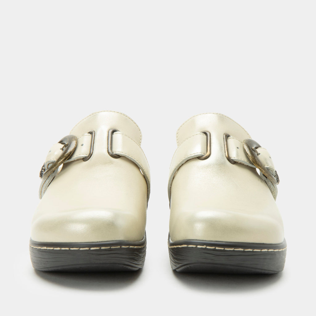 Osmosis Gold Cream Shoe | Alegria Shoes