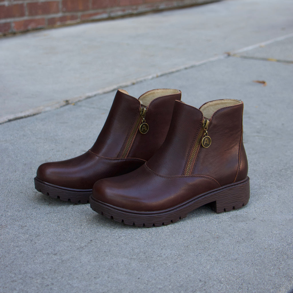 Rorie Java leather boot on a Luxe Lug outsole