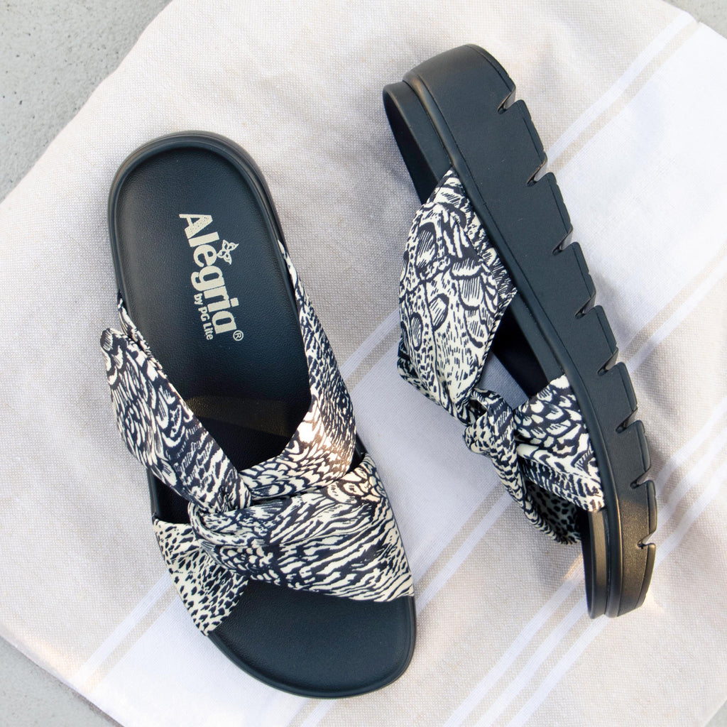 Rylie Birds Of A Feather Sandal | Alegria Shoes