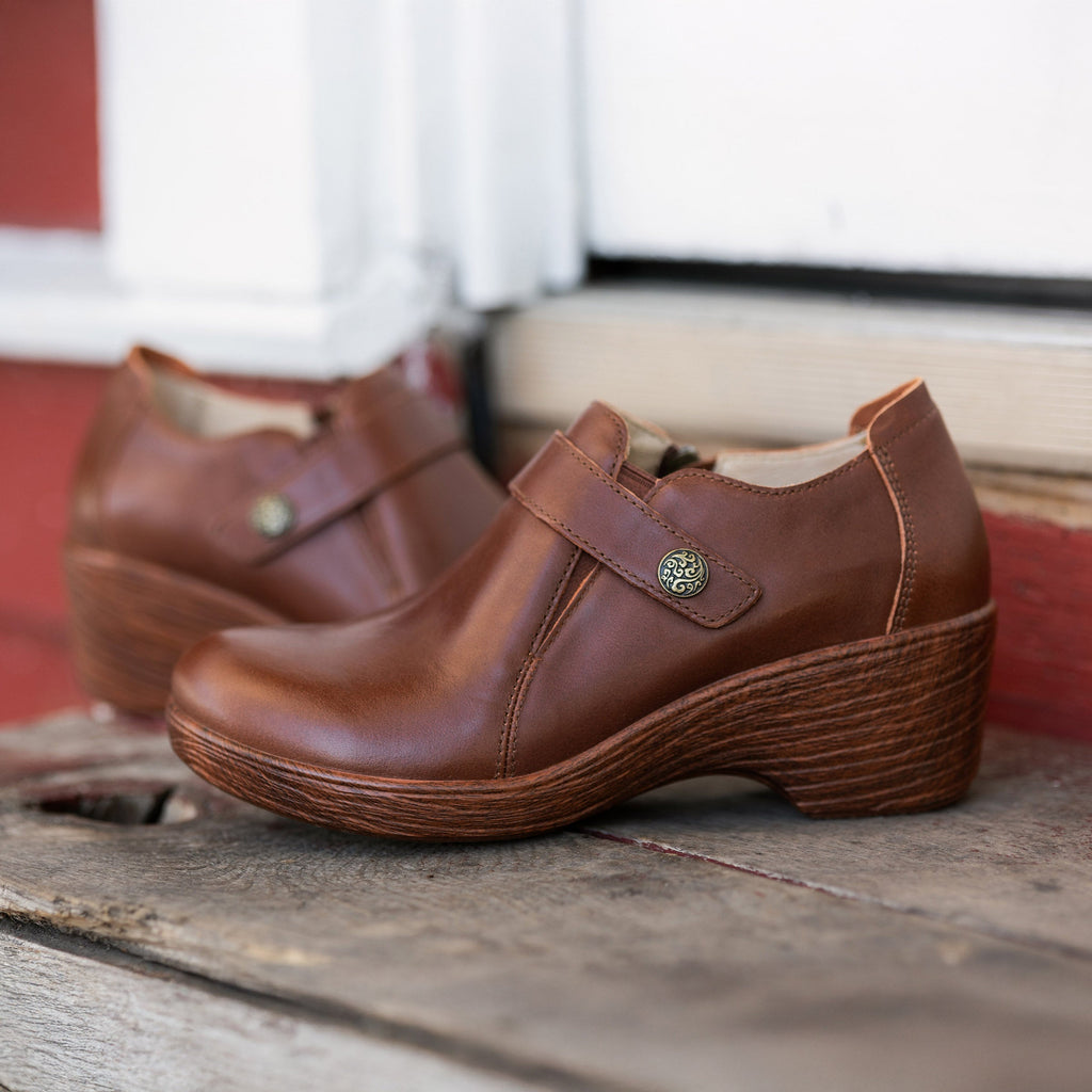 Silah Mahogany Shoe | Alegria Shoes