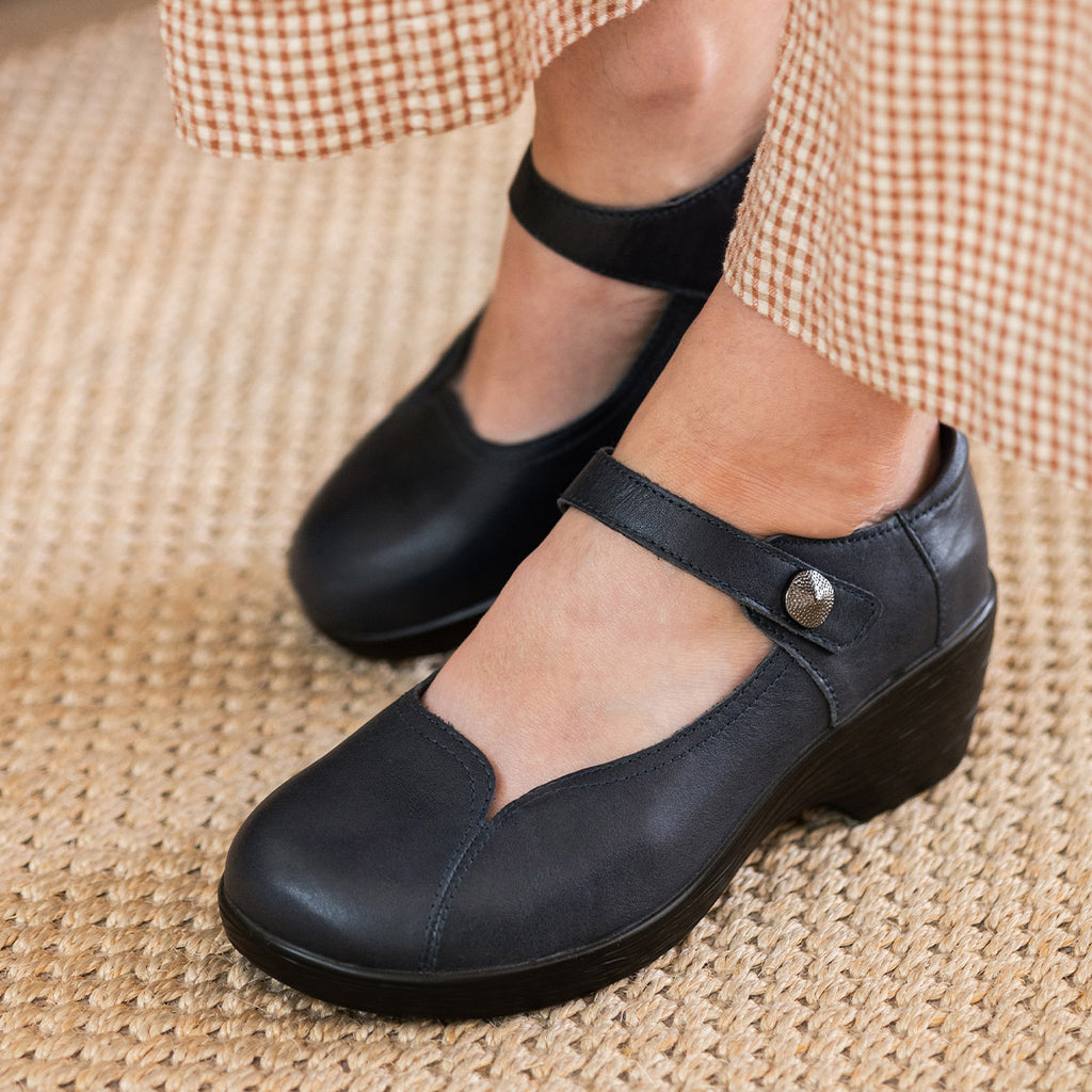 Saylar Noir Shoe | Alegria Shoes