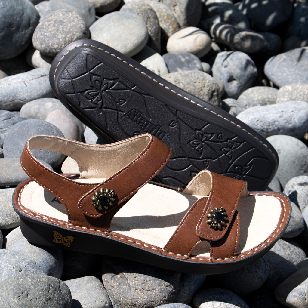 Vienna Marrone Sandal with two adjustable hook and loop closures | Brown sandal on leather upper.